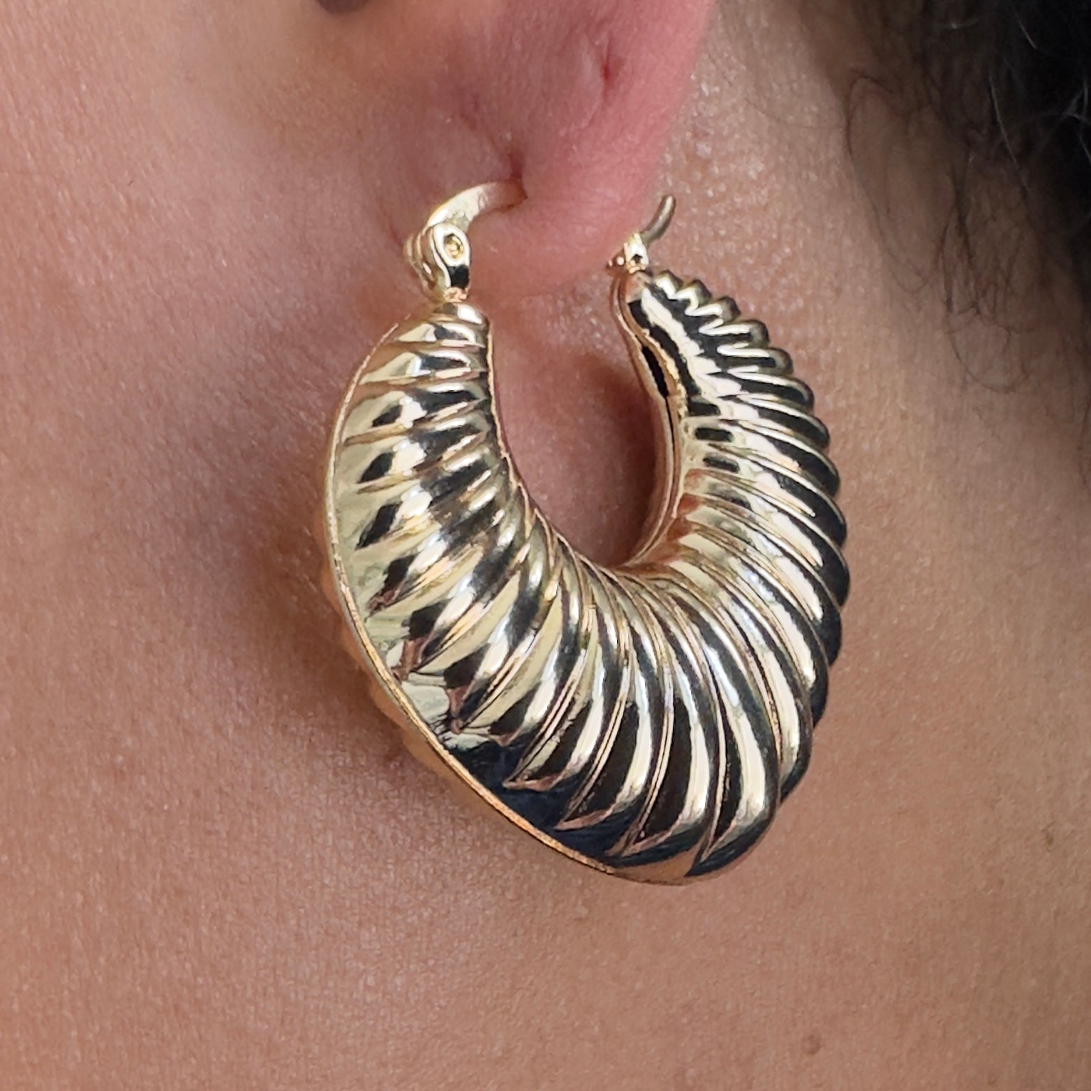 Micro Shell Point Hoops
