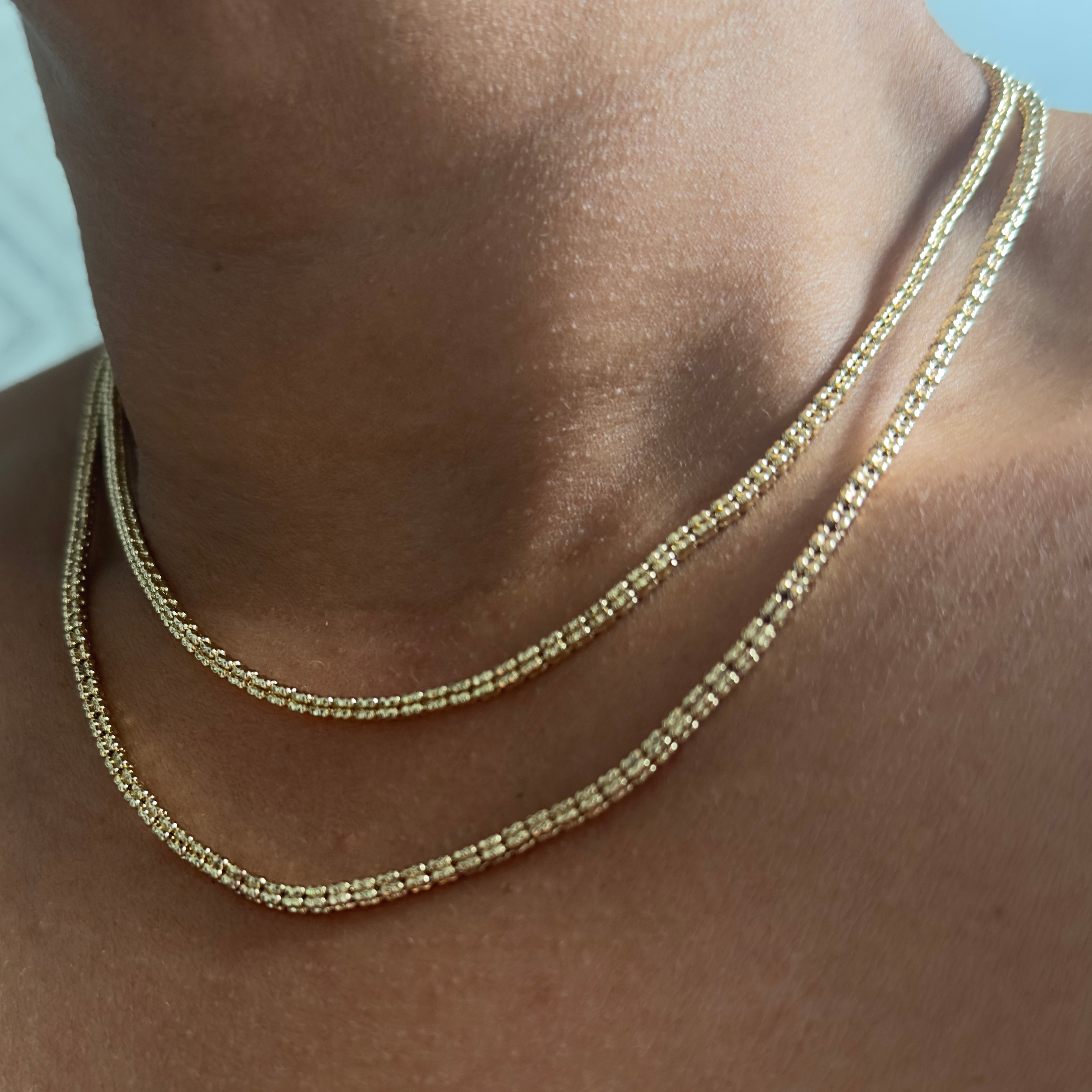 Delicate Thread Link Chain