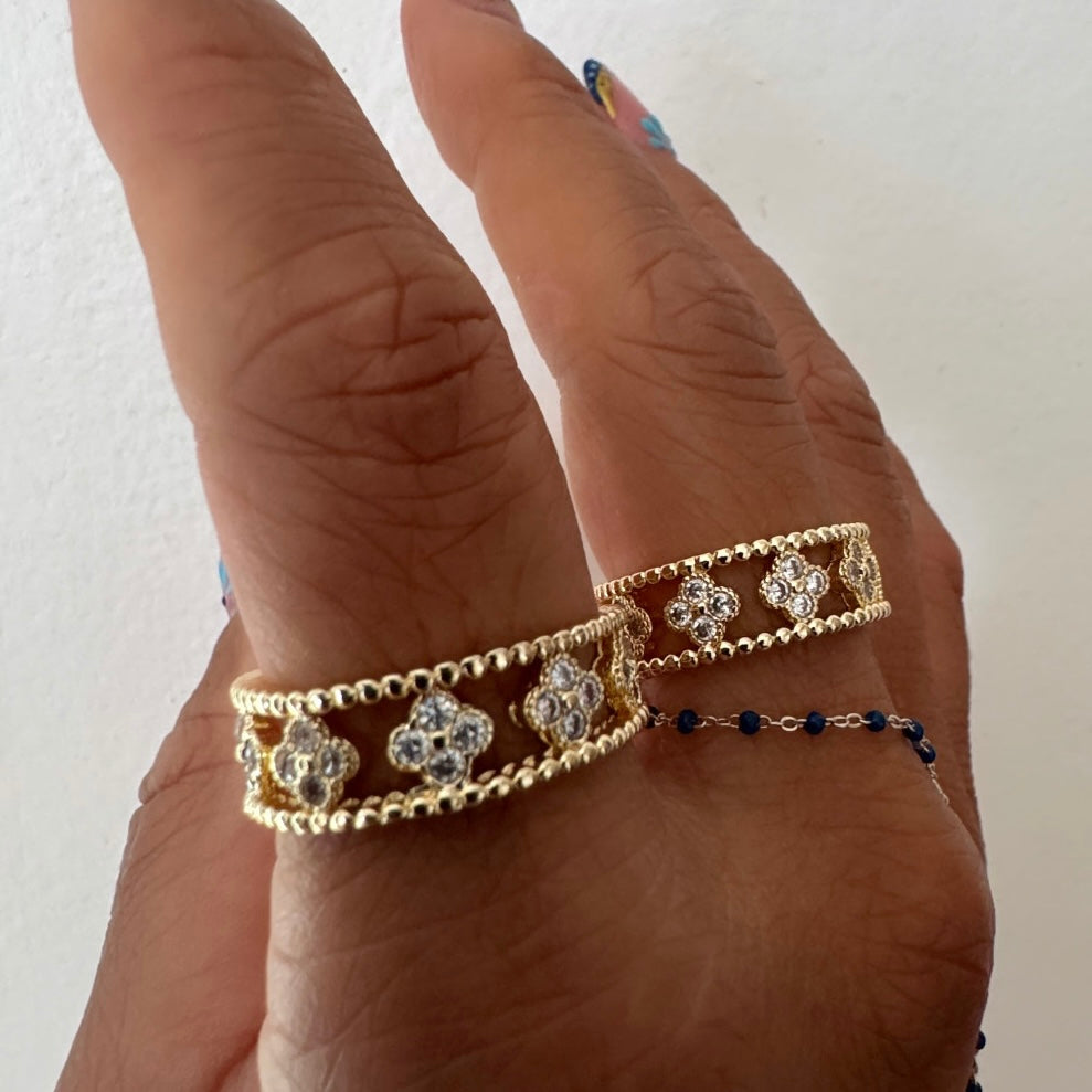 Flower band ring