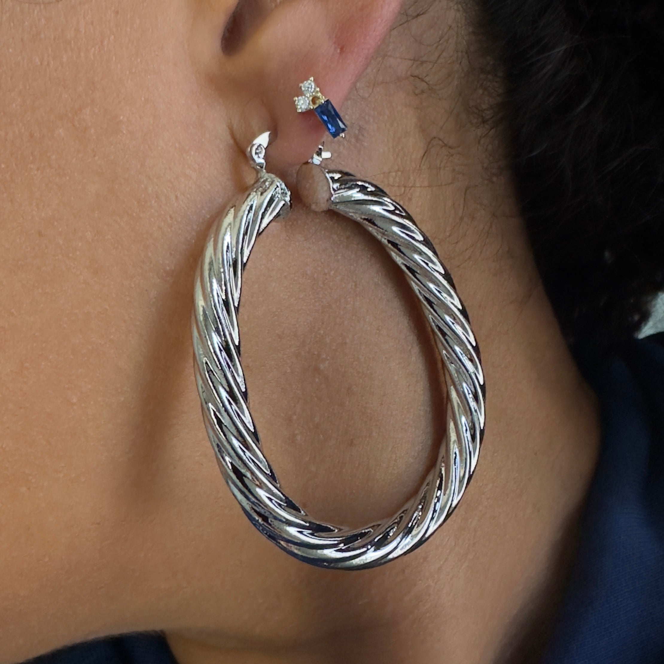 Twist Oval Hoops Earrrings