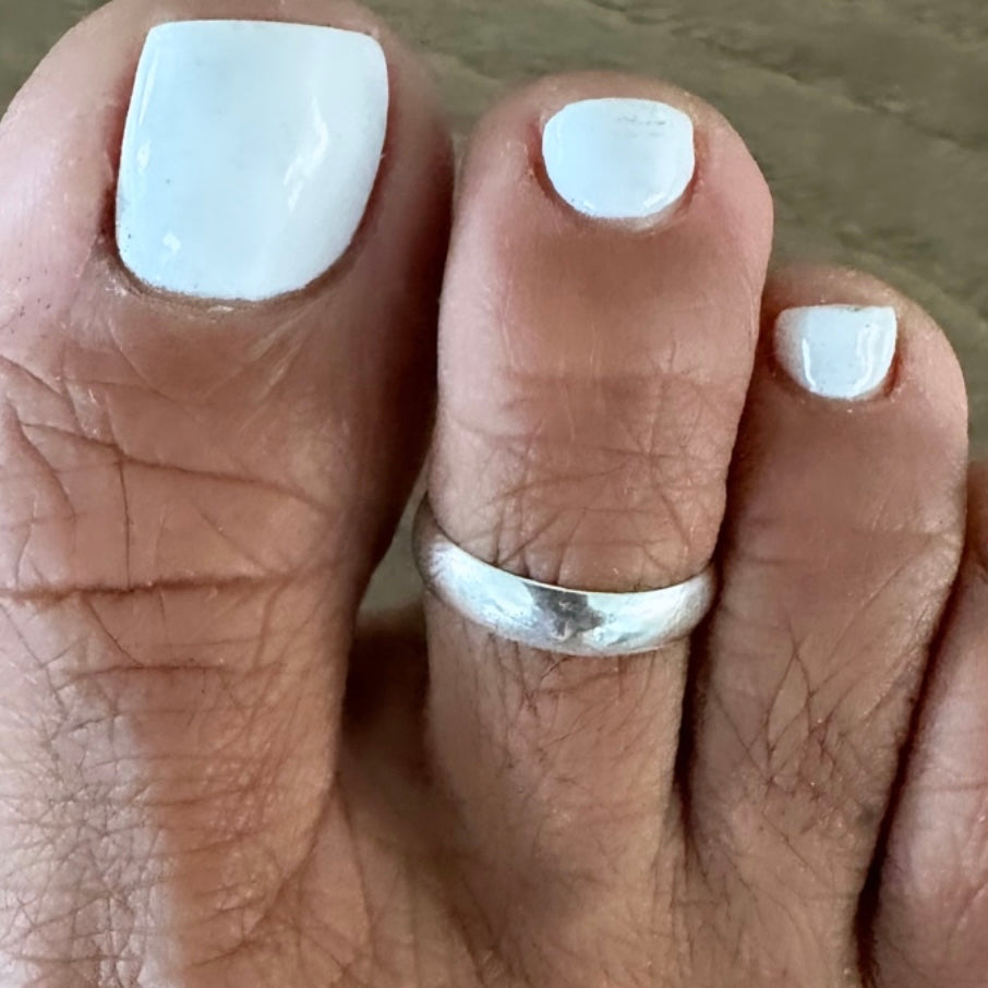 simple band toe ring