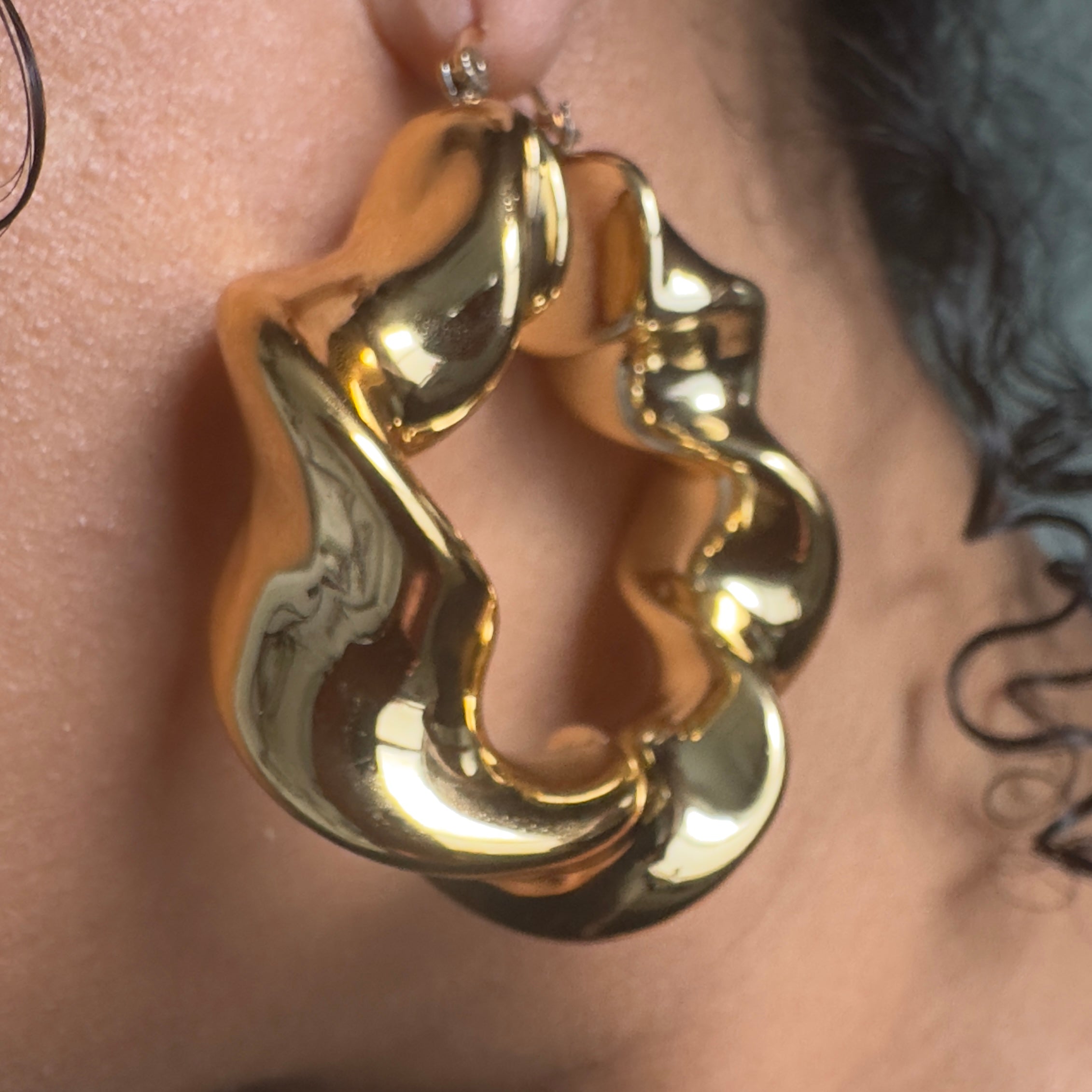Chunky Wave Hoops