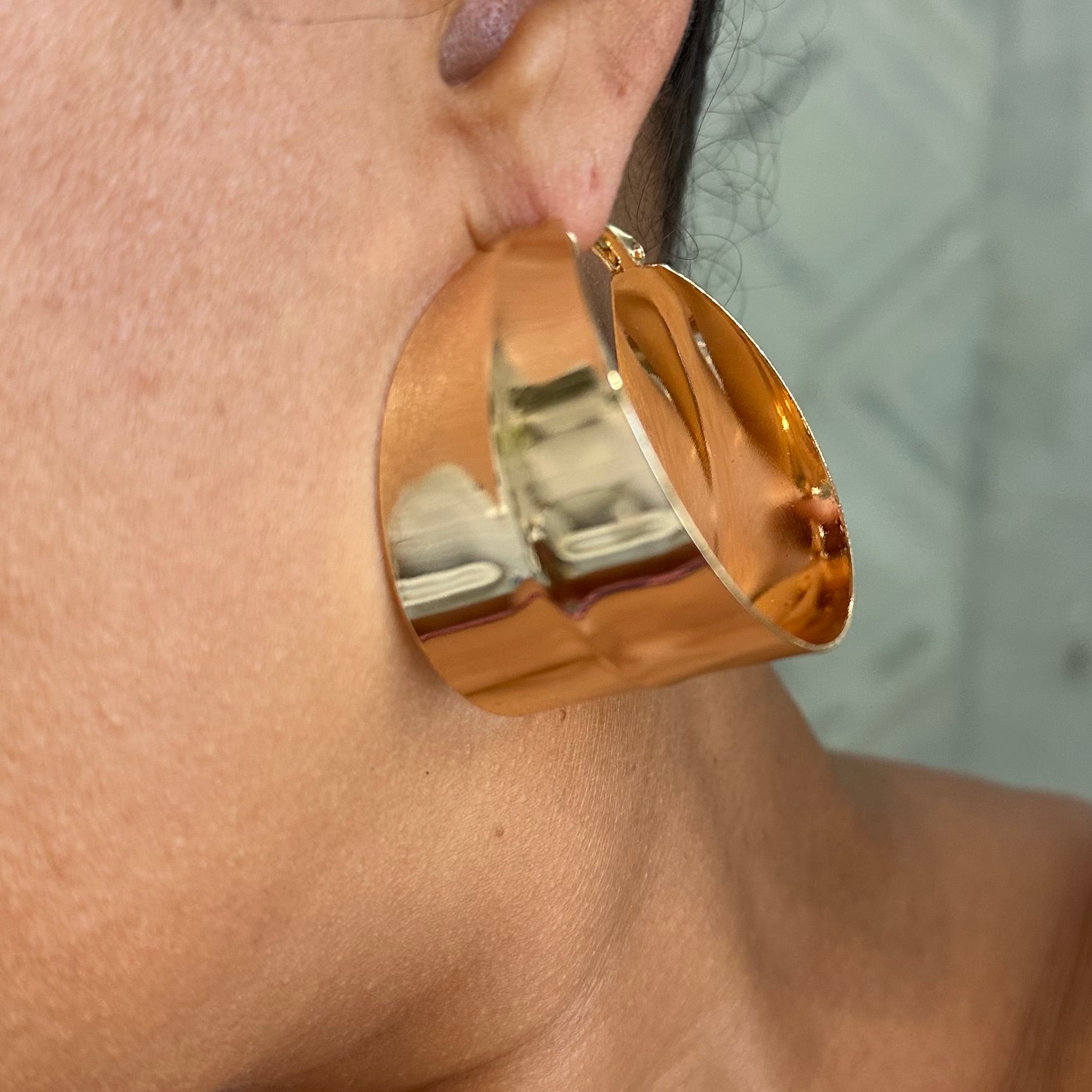 Wide Hoop Earringa